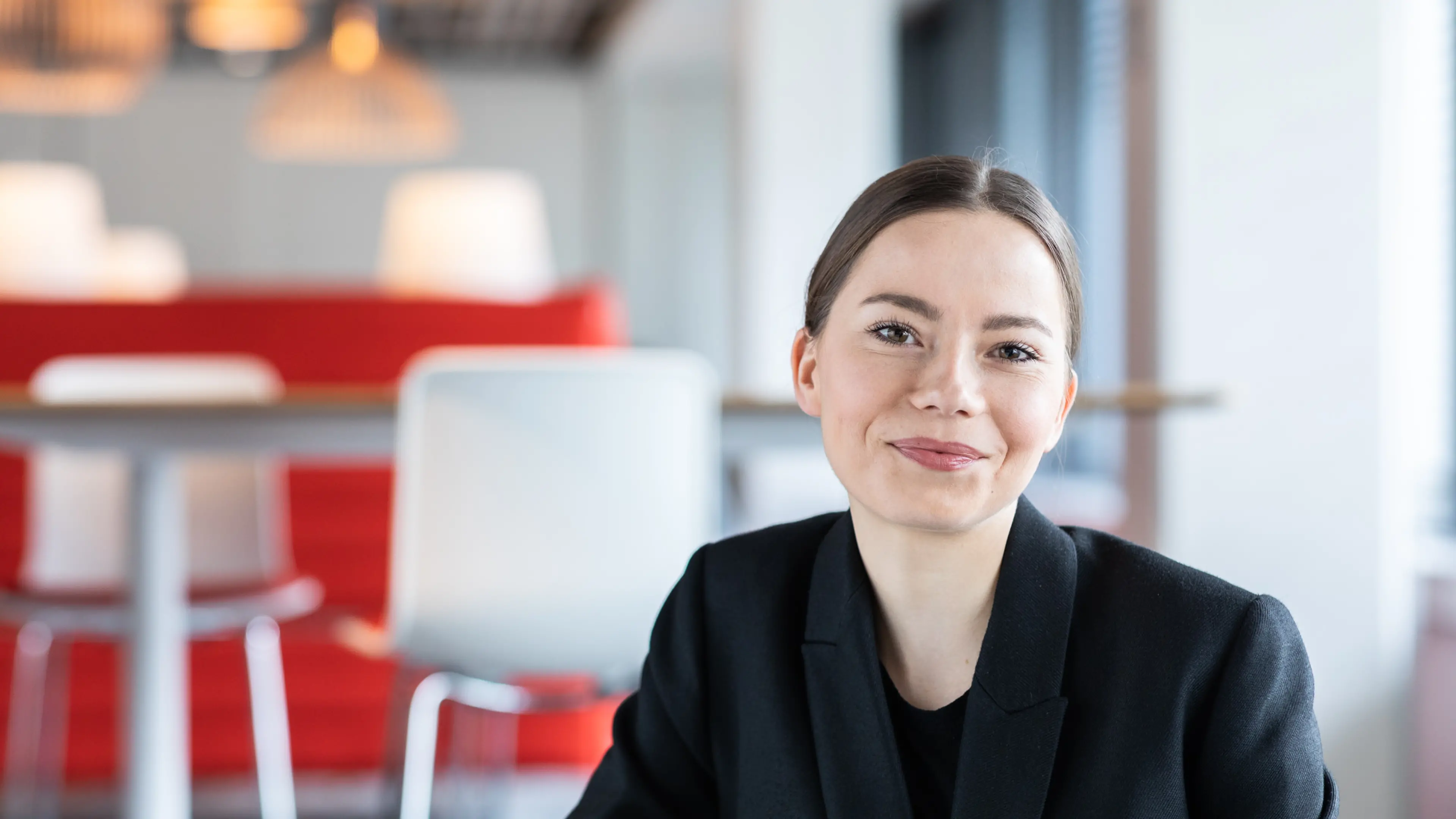 opiskelija Claire, työharjoittelu kauneudenhoito- ja tuotekehitysalalla – antiperspirantti ja deodorantti, Advanced Research APDO 