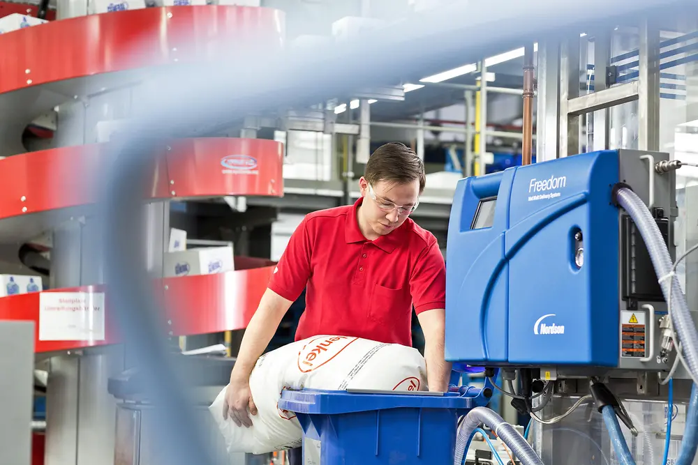 
Certified adhesives for the Freedom system under the brand name Technomelt can be precision-applied as needed directly on the production line